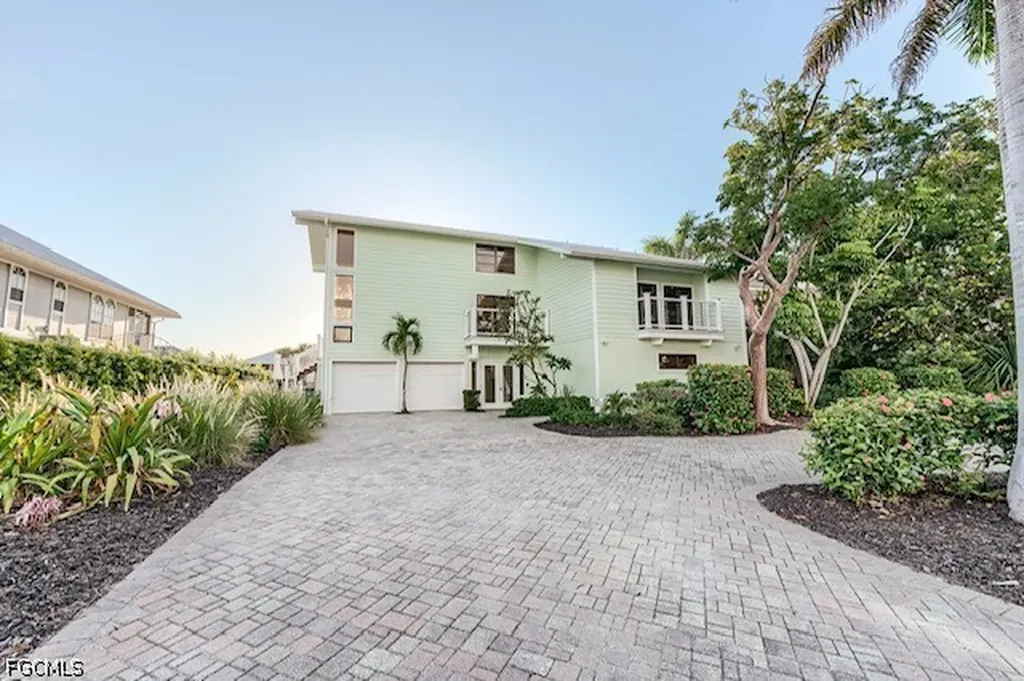 18292 Deep Passage Lane Fort Myers Beach FL 33931