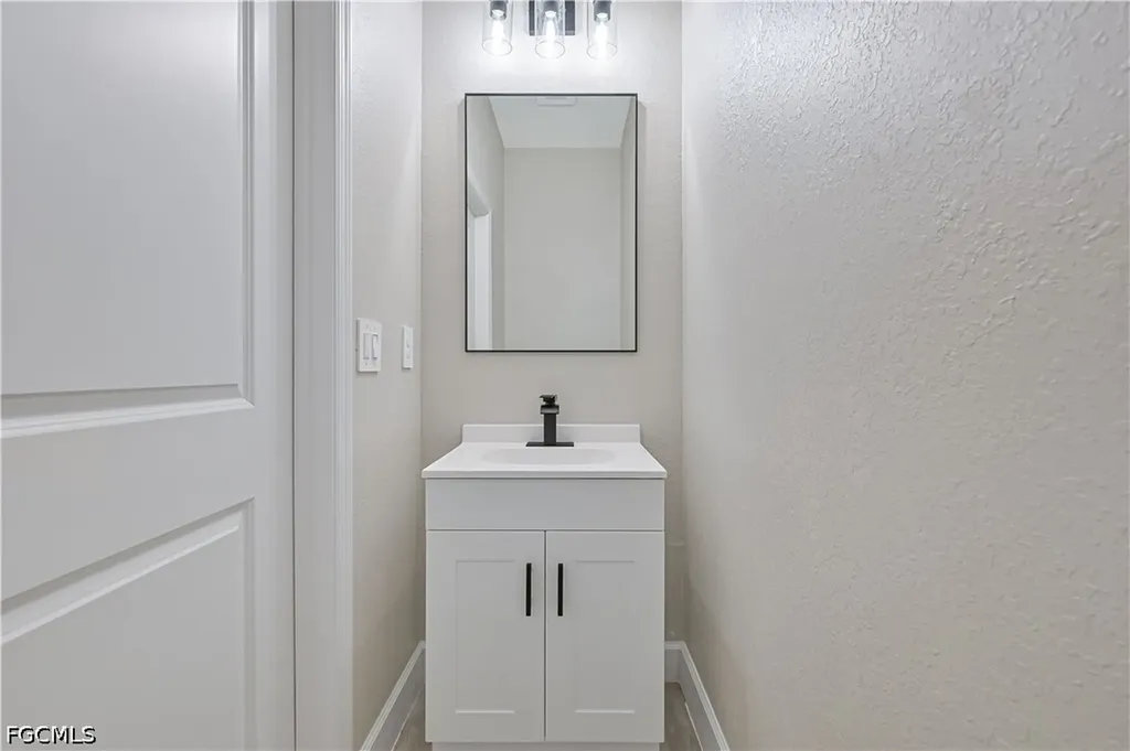 1802 NW 31st Place Cape Coral FL 33993