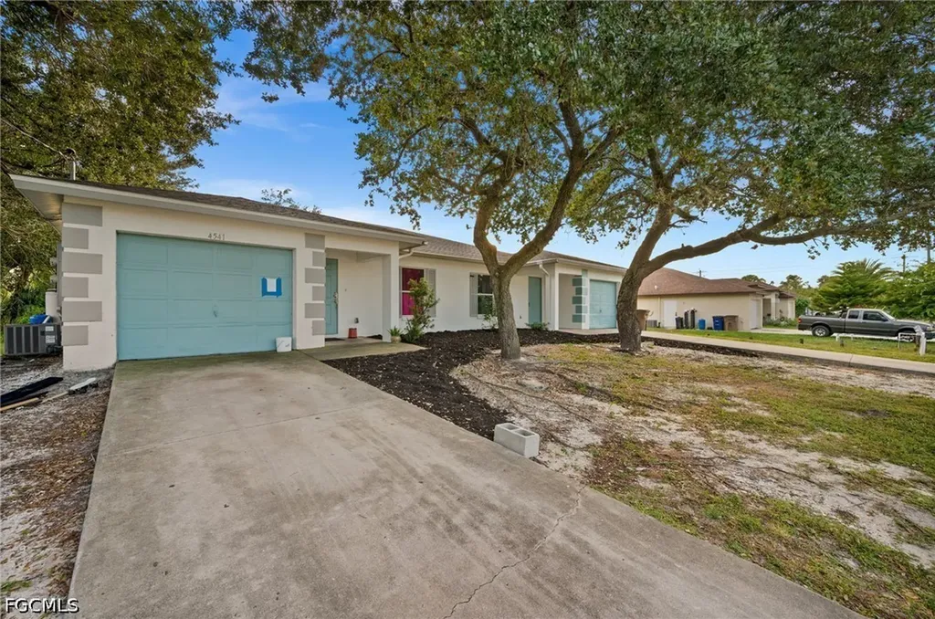 4541/4543 27th Street SW Lehigh Acres FL 33973