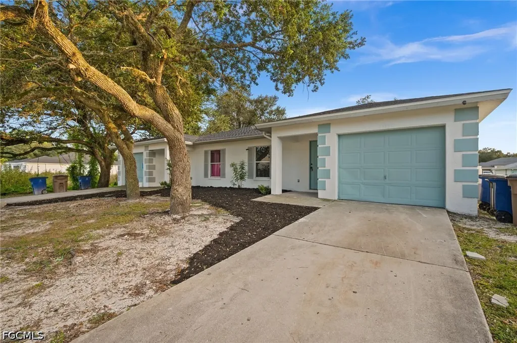 4541/4543 27th Street SW Lehigh Acres FL 33973