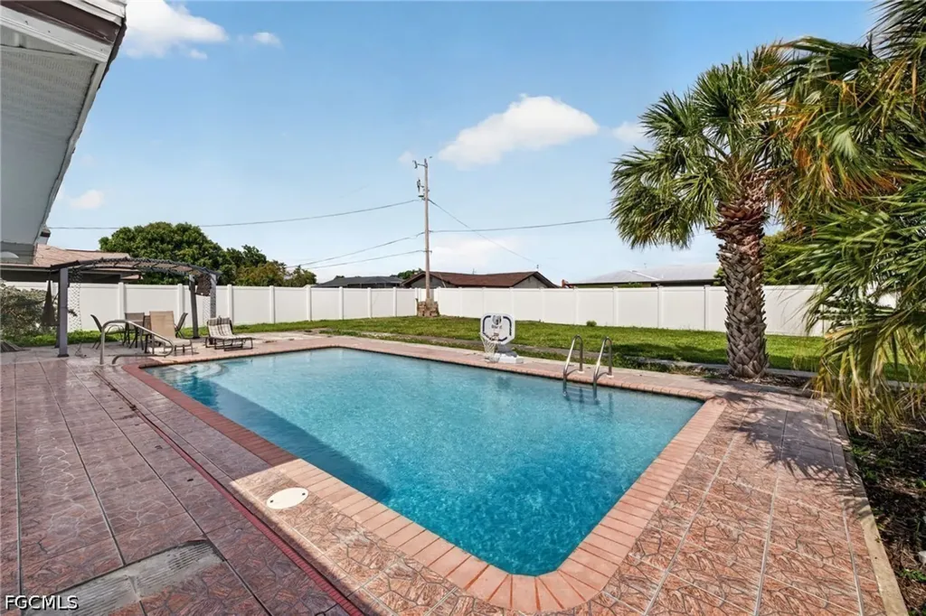 4547 SE 11th Avenue Cape Coral FL 33904