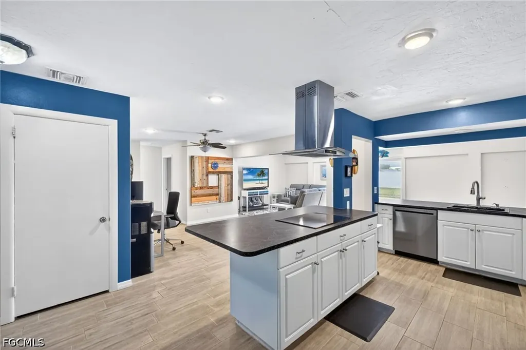 4547 SE 11th Avenue Cape Coral FL 33904