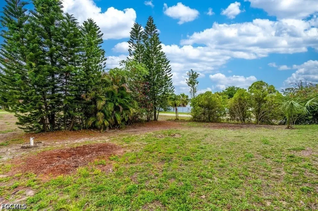 2519 9th Street W Lehigh Acres FL 33971