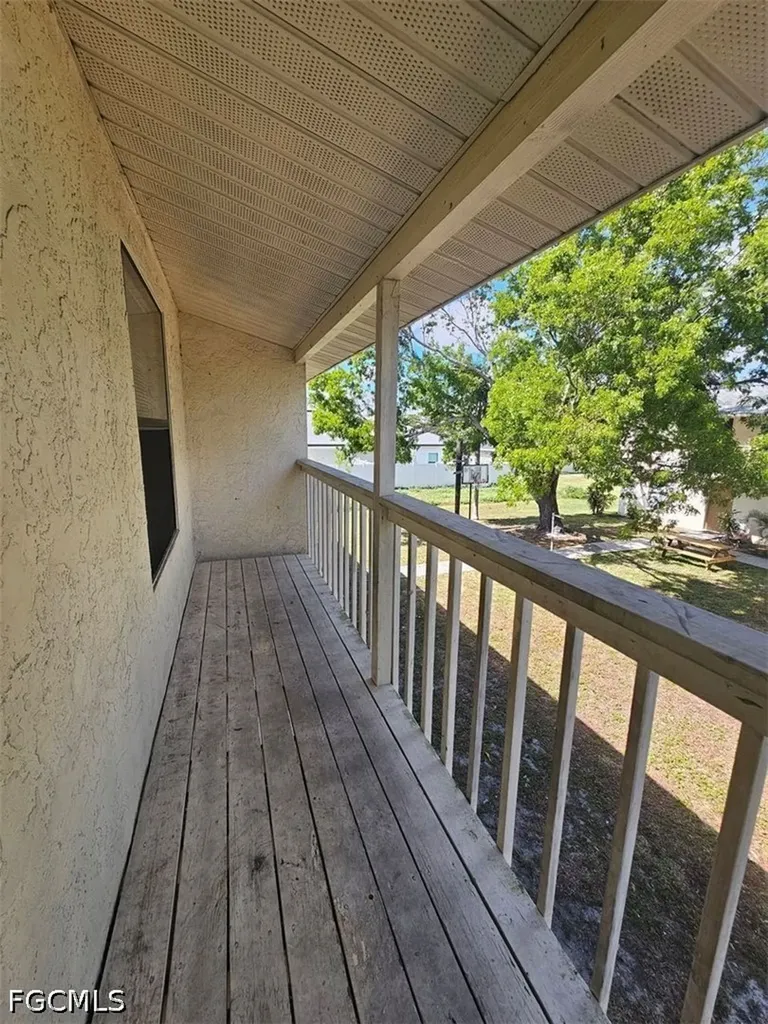 626 SE 13th Court Cape Coral FL 33990