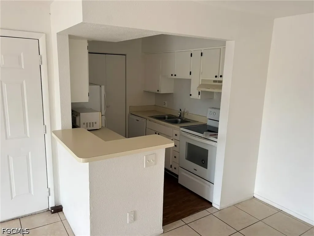 2855 Winkler Avenue Fort Myers FL 33916