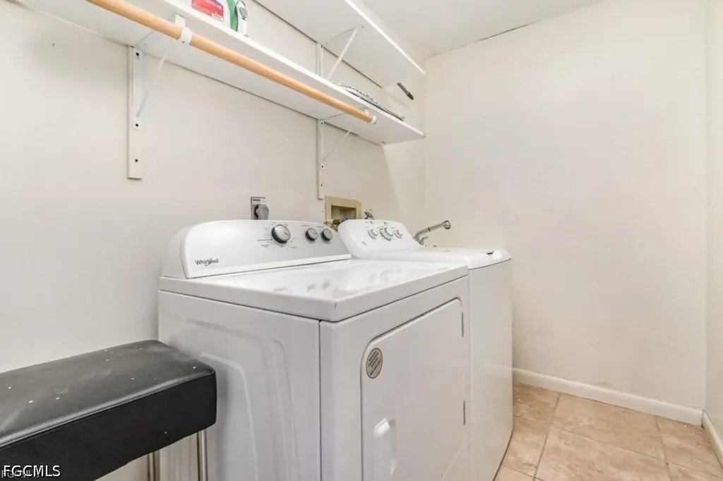 922 SE 25th Lane Cape Coral FL 33904