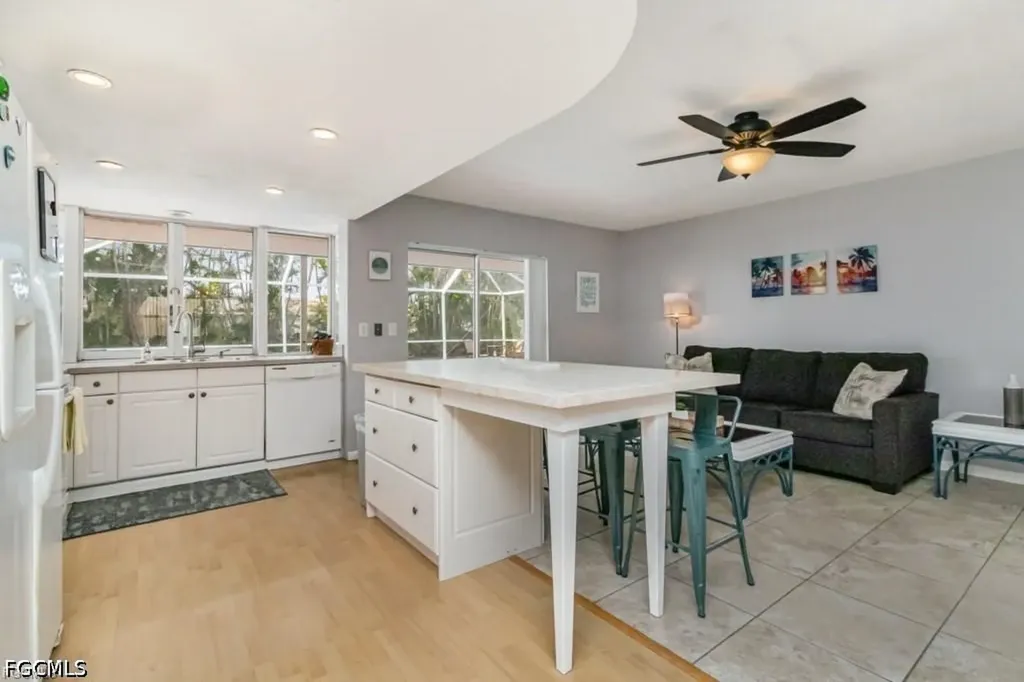 922 SE 25th Lane Cape Coral FL 33904