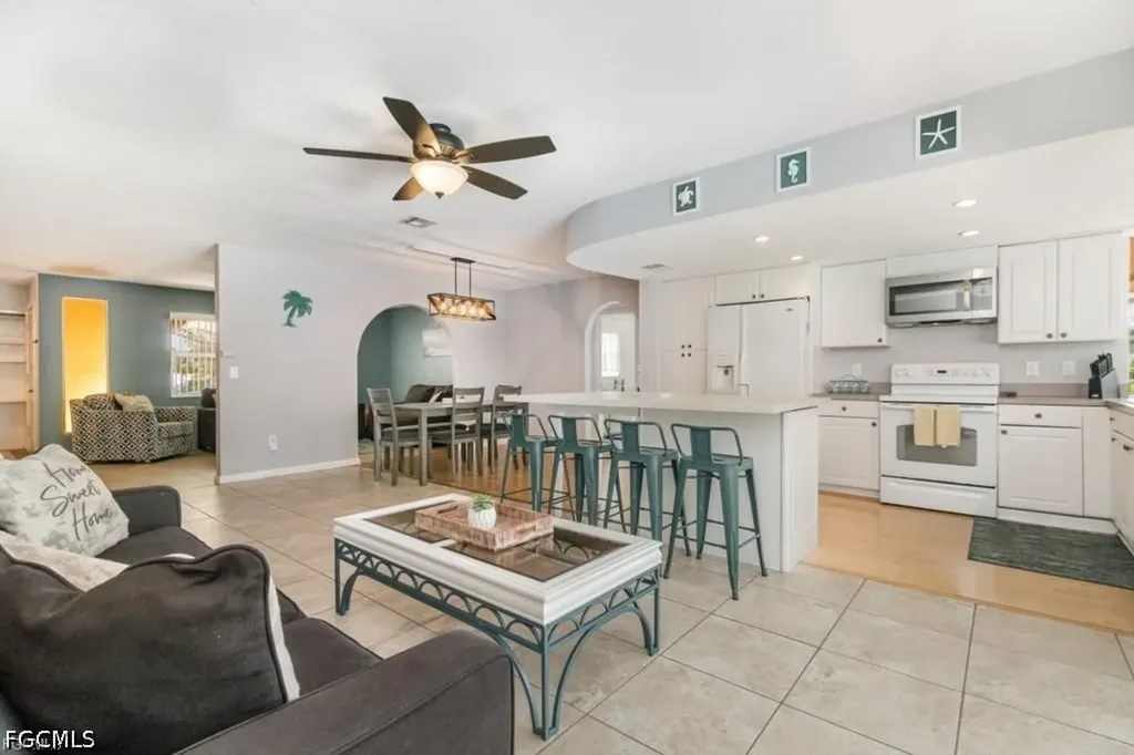922 SE 25th Lane Cape Coral FL 33904