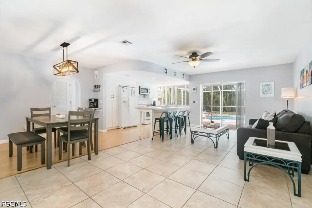 922 SE 25th Lane Cape Coral FL 33904