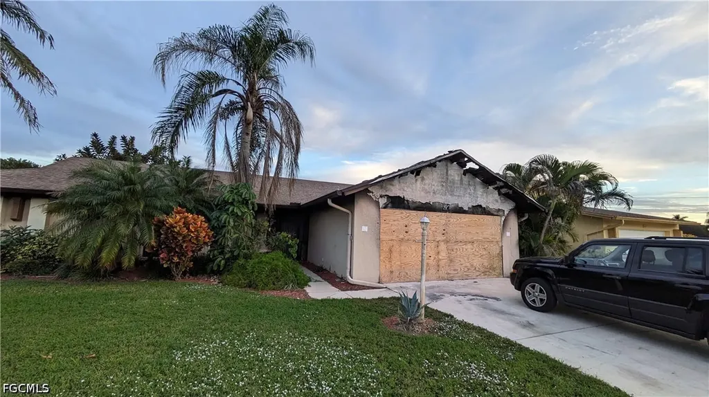 104 Fleur De Lis Lane Naples FL 34112