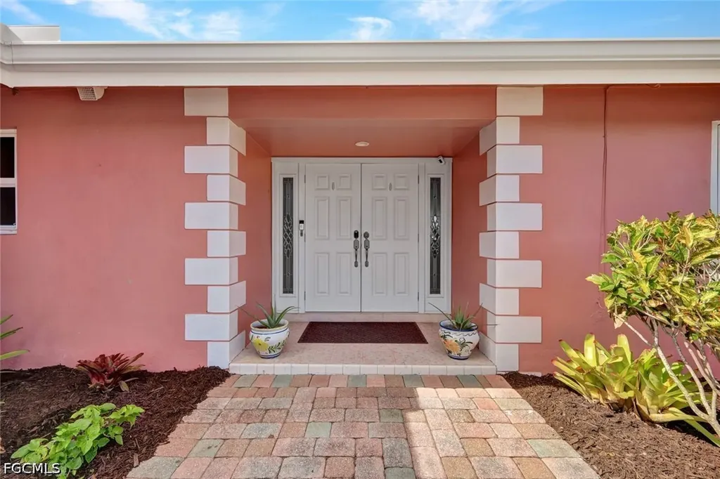 4232 SE 8th Place Cape Coral FL 33904