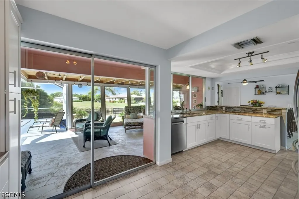 4232 SE 8th Place Cape Coral FL 33904