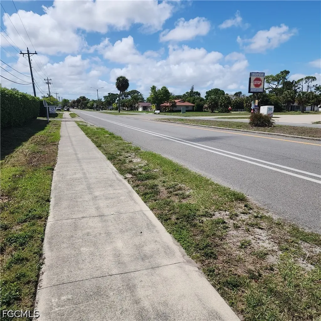 4728 Orange Grove Boulevard North Fort Myers FL 33903
