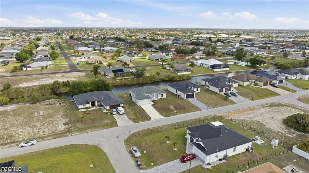 1725 NW 2nd Street Cape Coral FL 33993