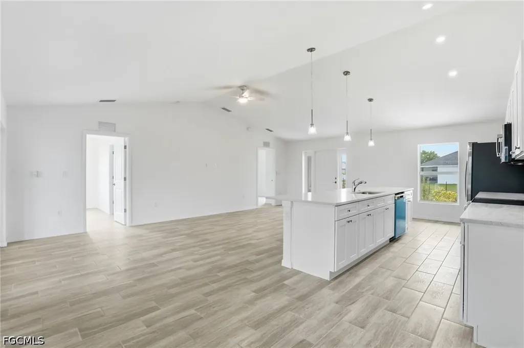 1725 NW 2nd Street Cape Coral FL 33993