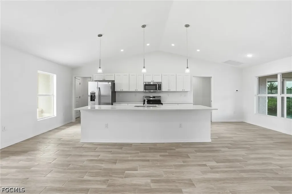 1725 NW 2nd Street Cape Coral FL 33993