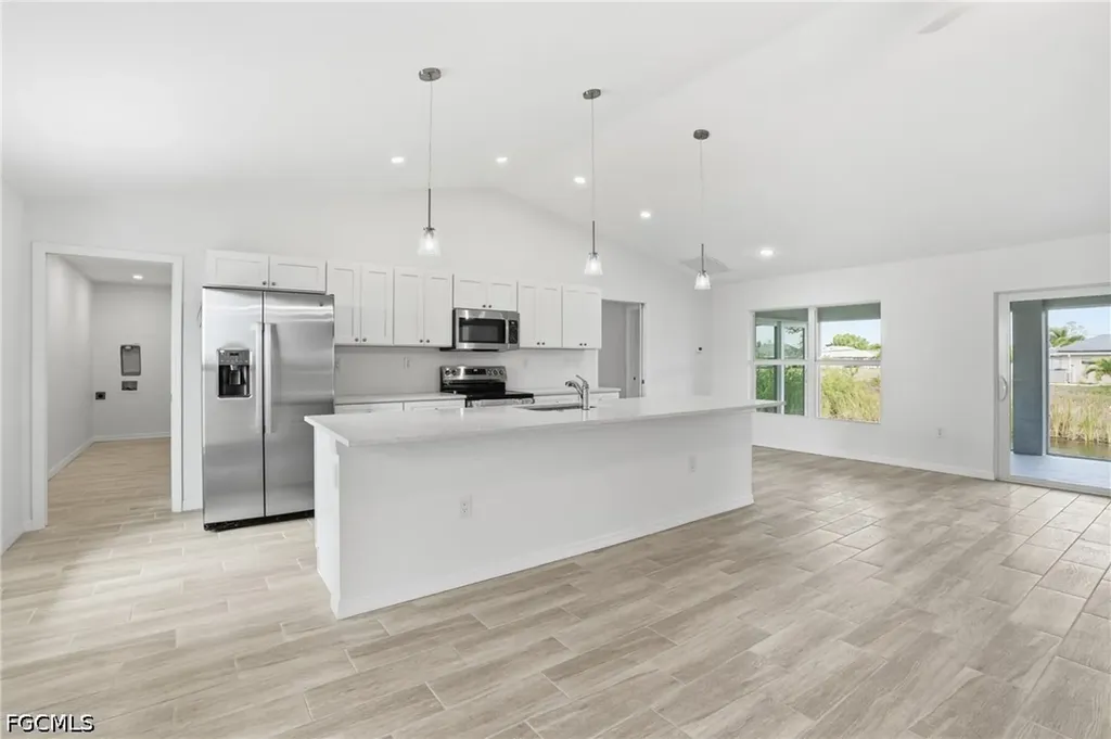 1725 NW 2nd Street Cape Coral FL 33993