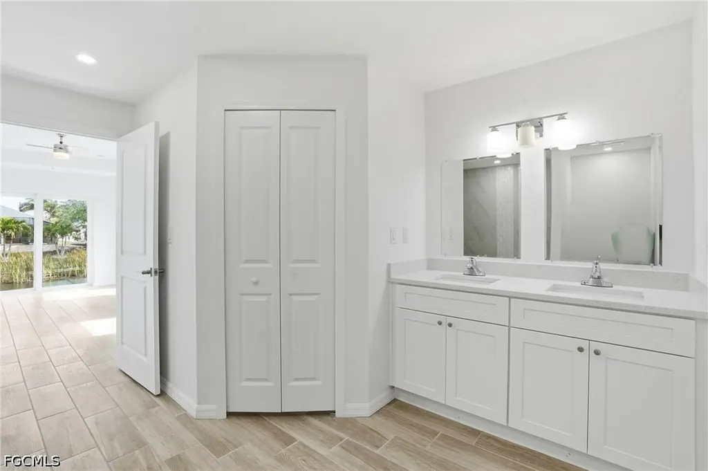 1725 NW 2nd Street Cape Coral FL 33993
