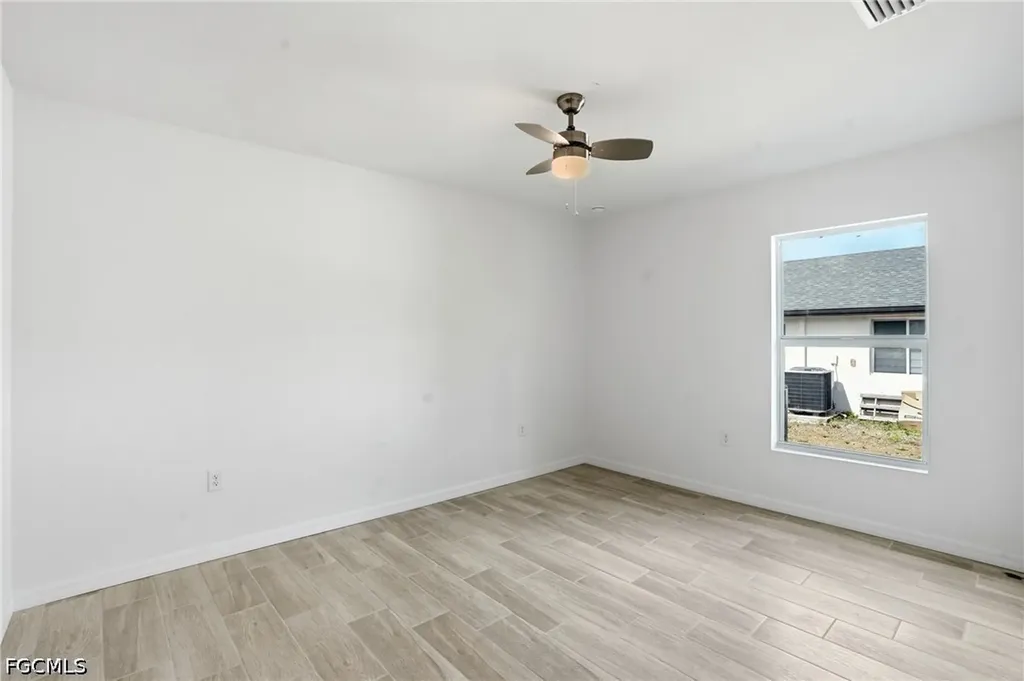 1725 NW 2nd Street Cape Coral FL 33993