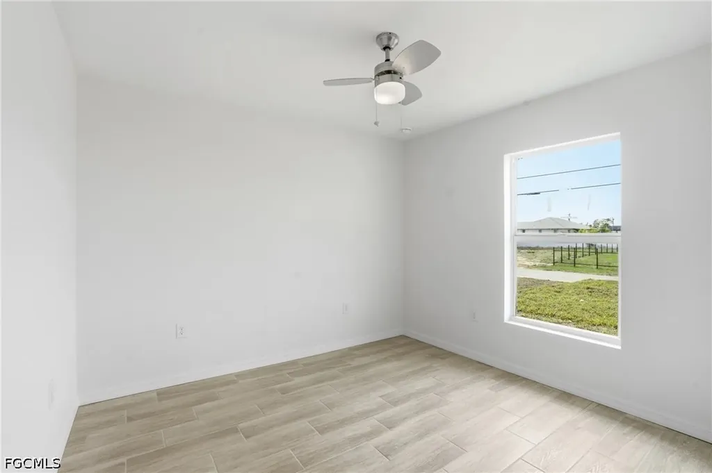 1725 NW 2nd Street Cape Coral FL 33993