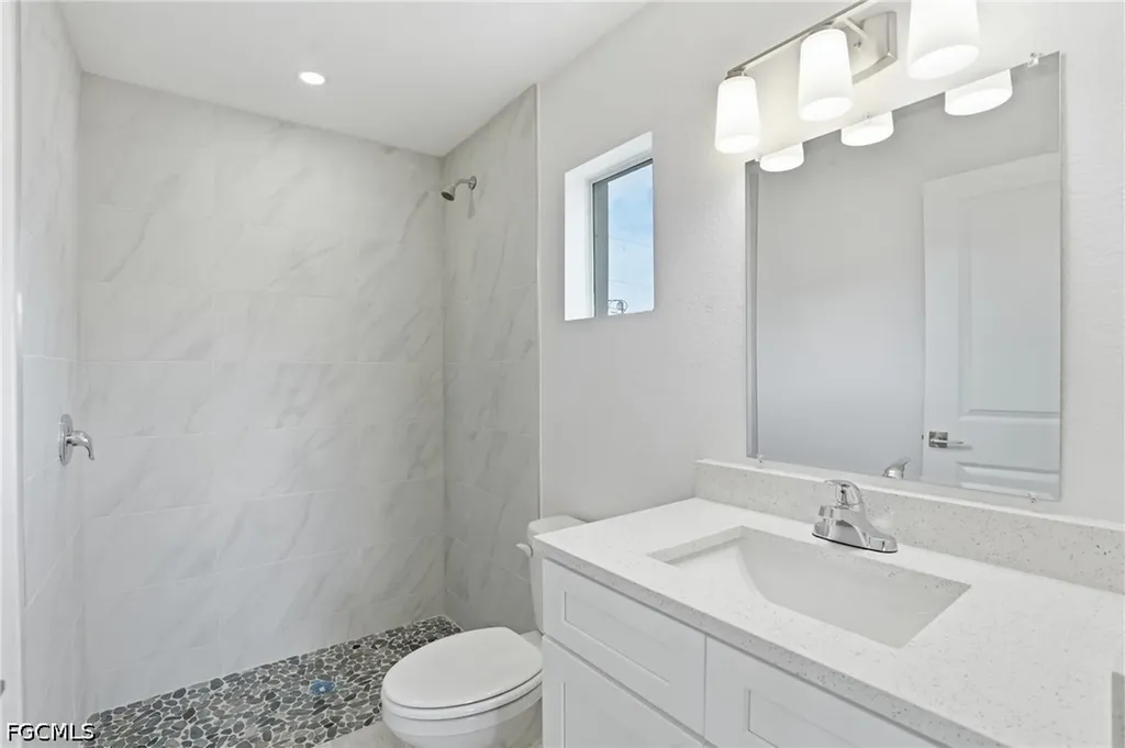 1725 NW 2nd Street Cape Coral FL 33993