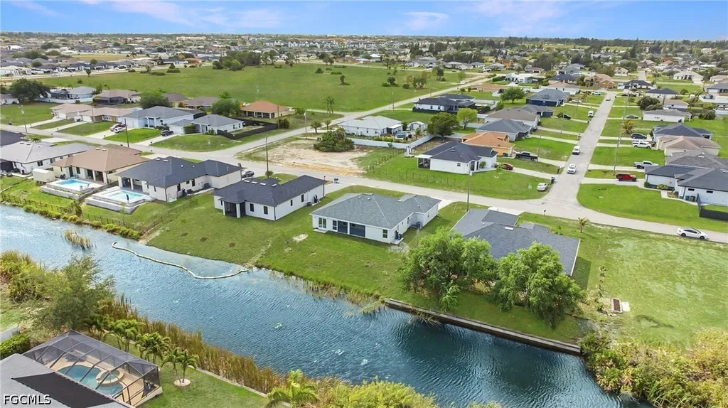 1725 NW 2nd Street Cape Coral FL 33993