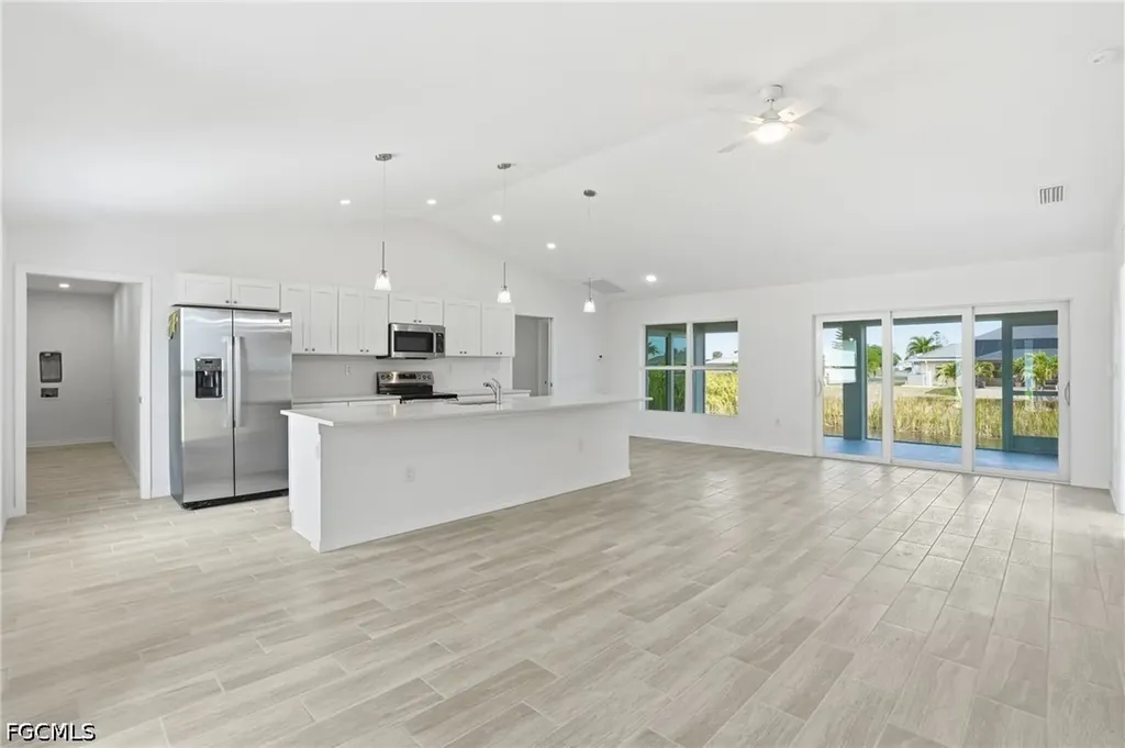 1725 NW 2nd Street Cape Coral FL 33993