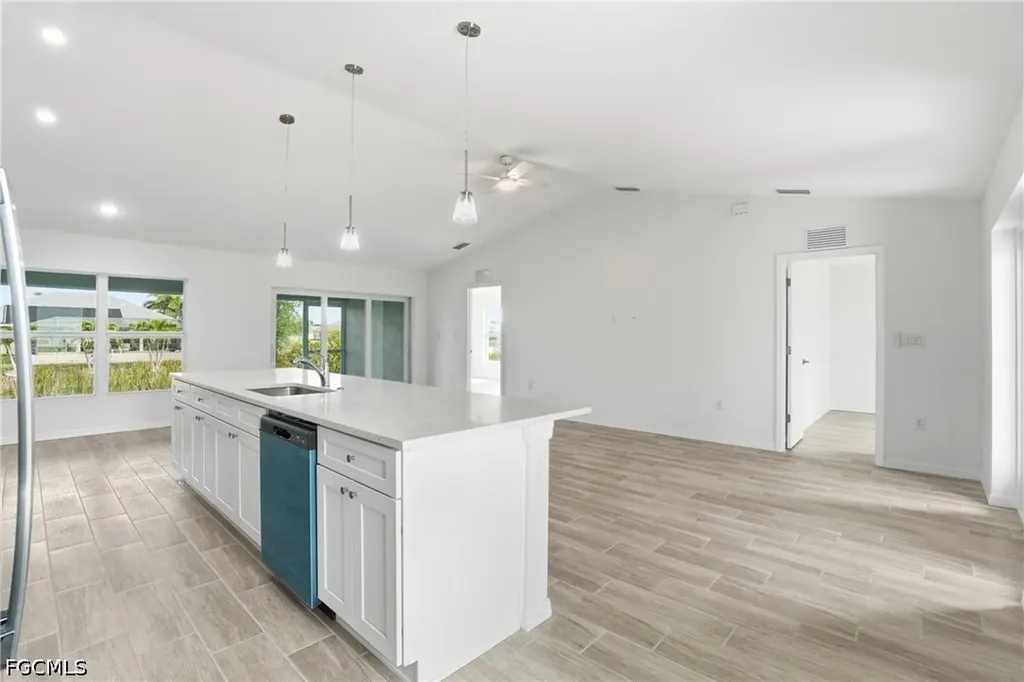 1725 NW 2nd Street Cape Coral FL 33993