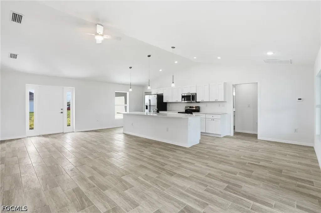 1725 NW 2nd Street Cape Coral FL 33993