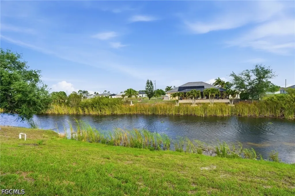 1725 NW 2nd Street Cape Coral FL 33993