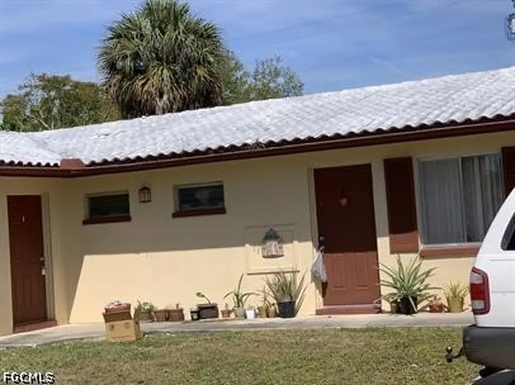 1920 W Lakeview Boulevard North Fort Myers FL 33903