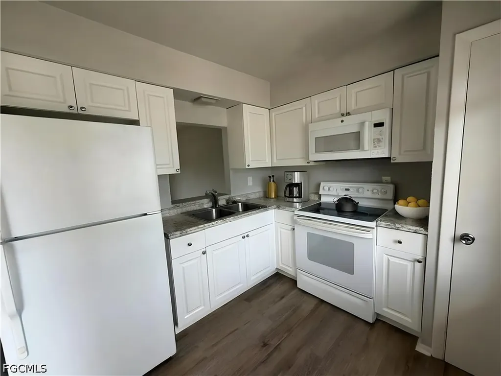 1920 W Lakeview Boulevard North Fort Myers FL 33903