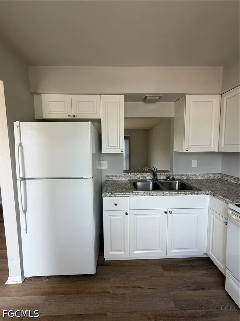 1920 W Lakeview Boulevard North Fort Myers FL 33903