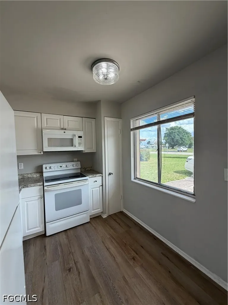 1920 W Lakeview Boulevard North Fort Myers FL 33903