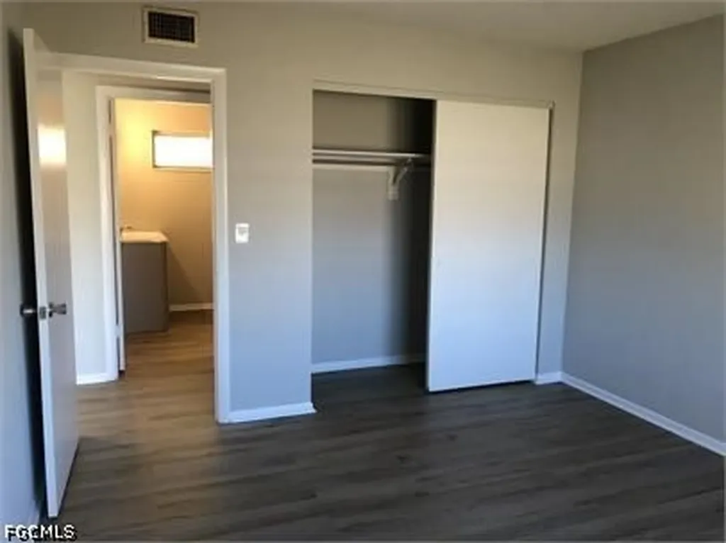 1920 W Lakeview Boulevard North Fort Myers FL 33903