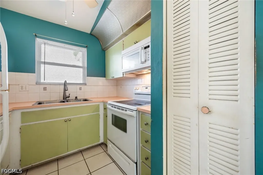 1333 SW 5th Place Cape Coral FL 33991