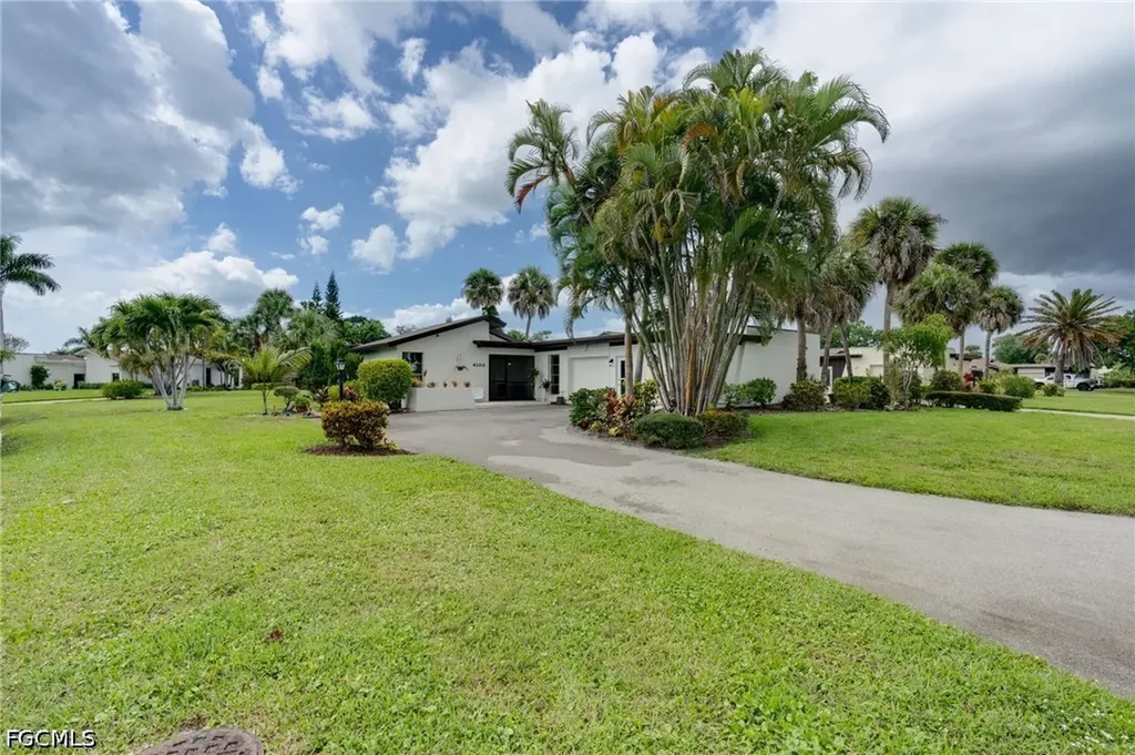 4100 Lakewood Boulevard Naples FL 34112