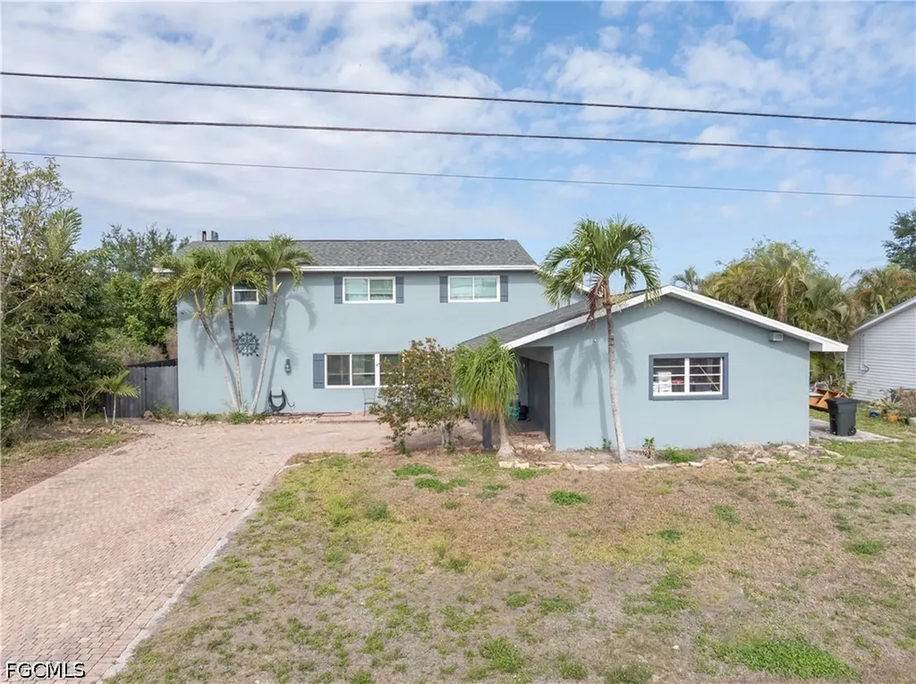 906 NE 2nd Avenue Cape Coral FL 33909
