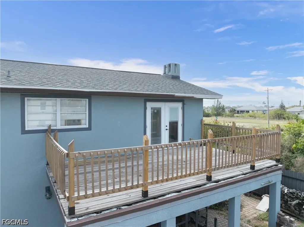 906 NE 2nd Avenue Cape Coral FL 33909
