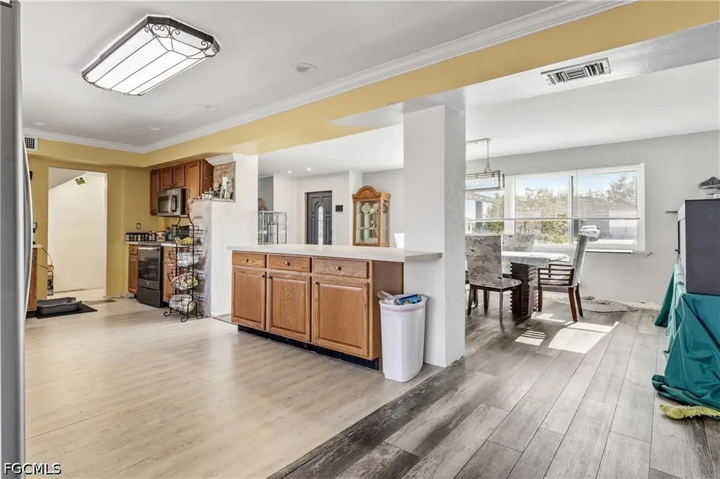 906 NE 2nd Avenue Cape Coral FL 33909
