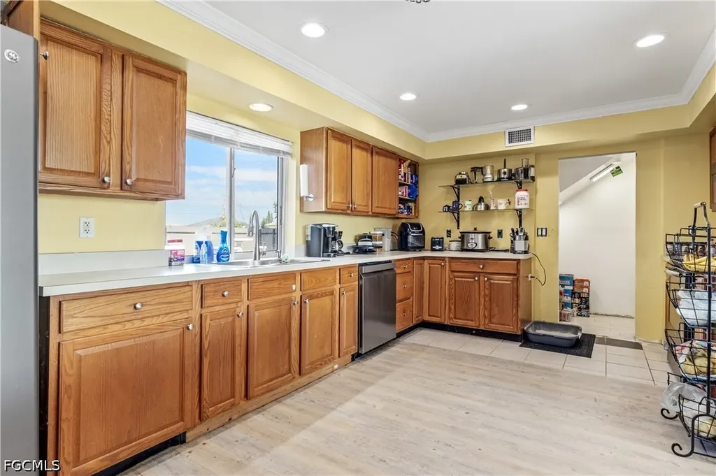 906 NE 2nd Avenue Cape Coral FL 33909
