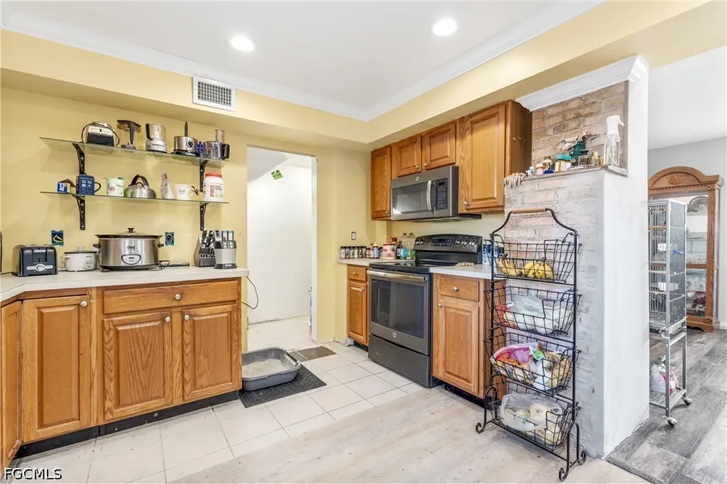906 NE 2nd Avenue Cape Coral FL 33909