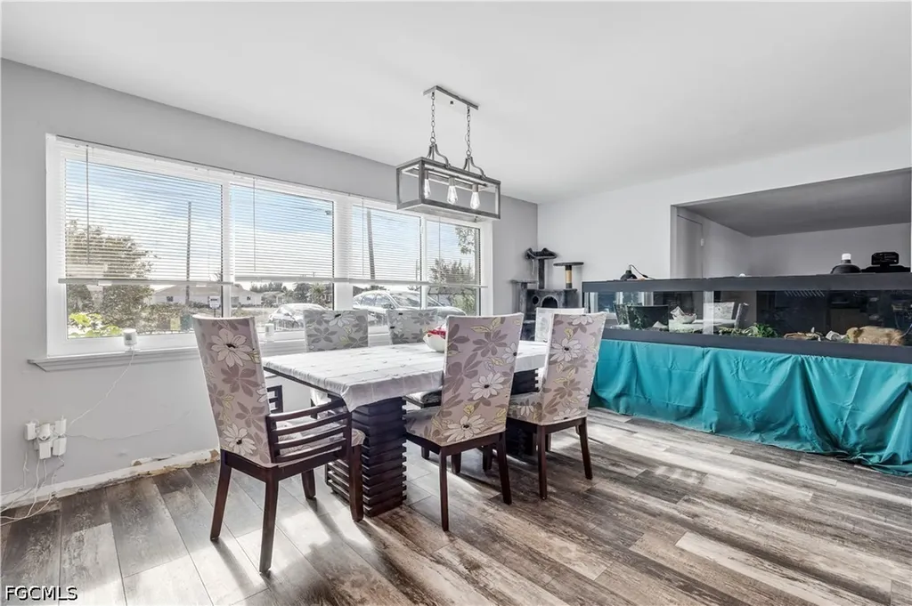 906 NE 2nd Avenue Cape Coral FL 33909