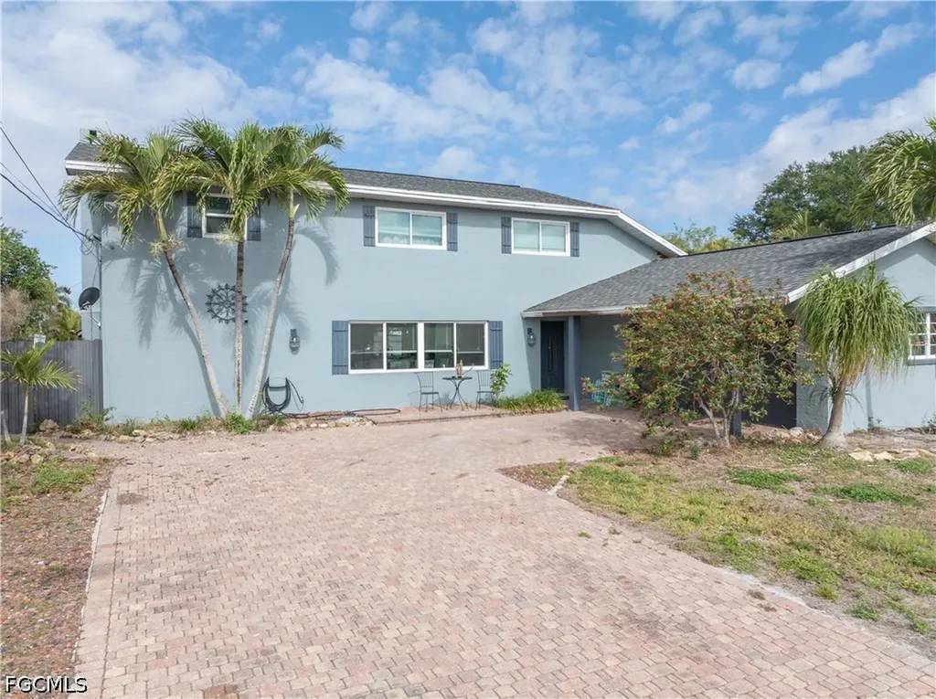 906 NE 2nd Avenue Cape Coral FL 33909