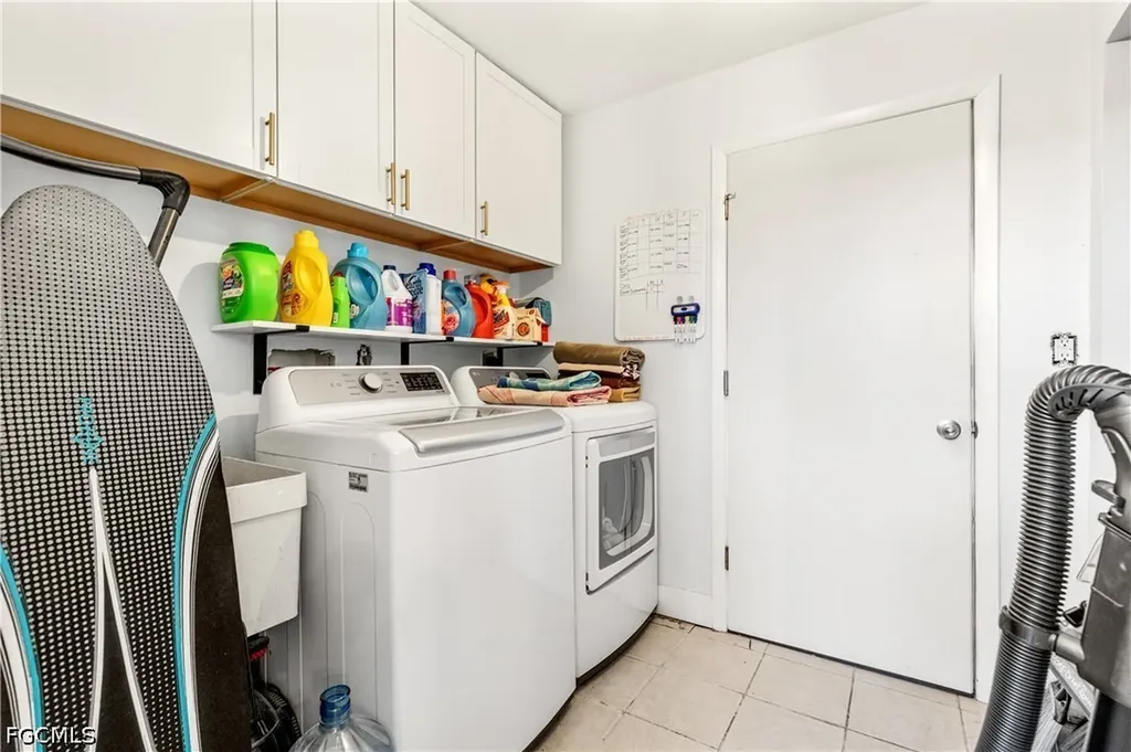 906 NE 2nd Avenue Cape Coral FL 33909