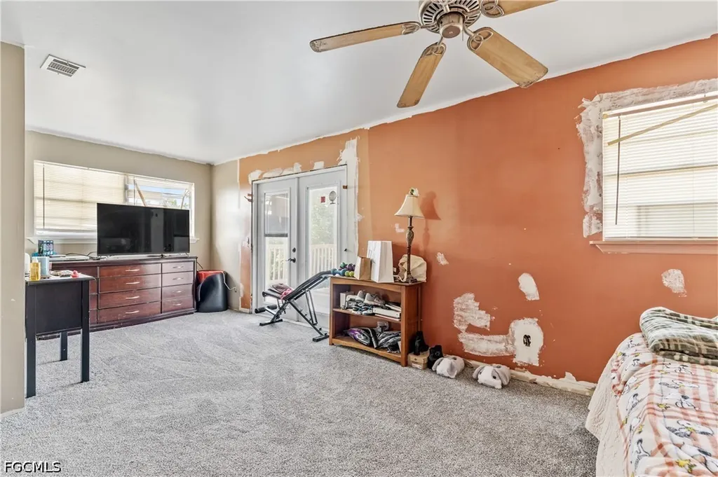 906 NE 2nd Avenue Cape Coral FL 33909
