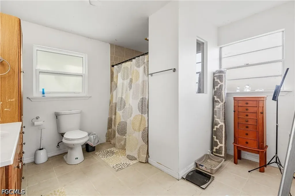 906 NE 2nd Avenue Cape Coral FL 33909