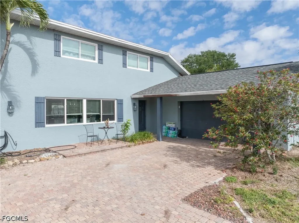 906 NE 2nd Avenue Cape Coral FL 33909
