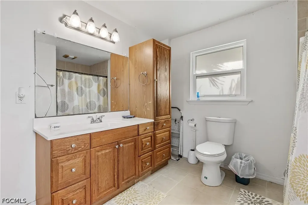 906 NE 2nd Avenue Cape Coral FL 33909