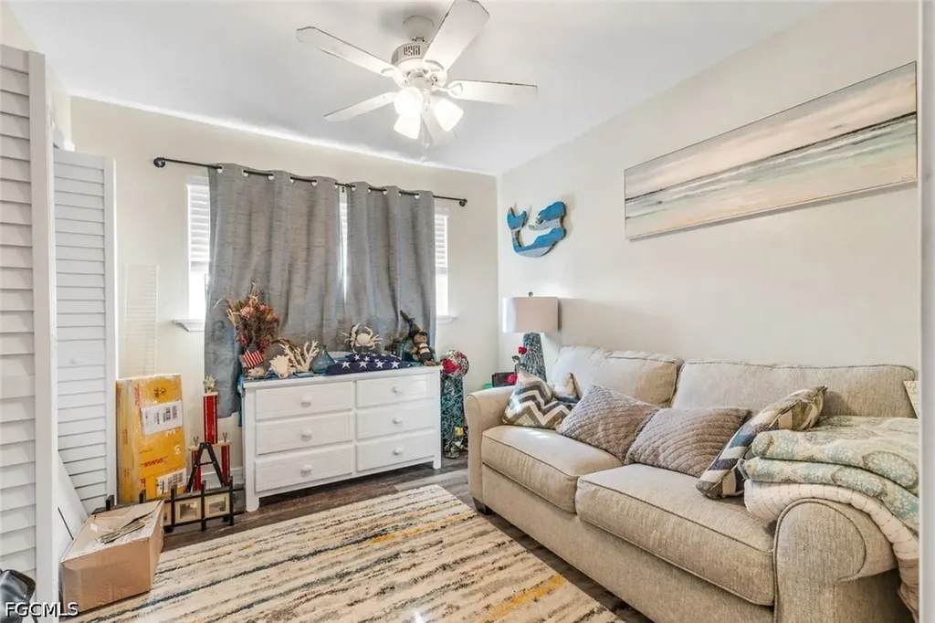906 NE 2nd Avenue Cape Coral FL 33909